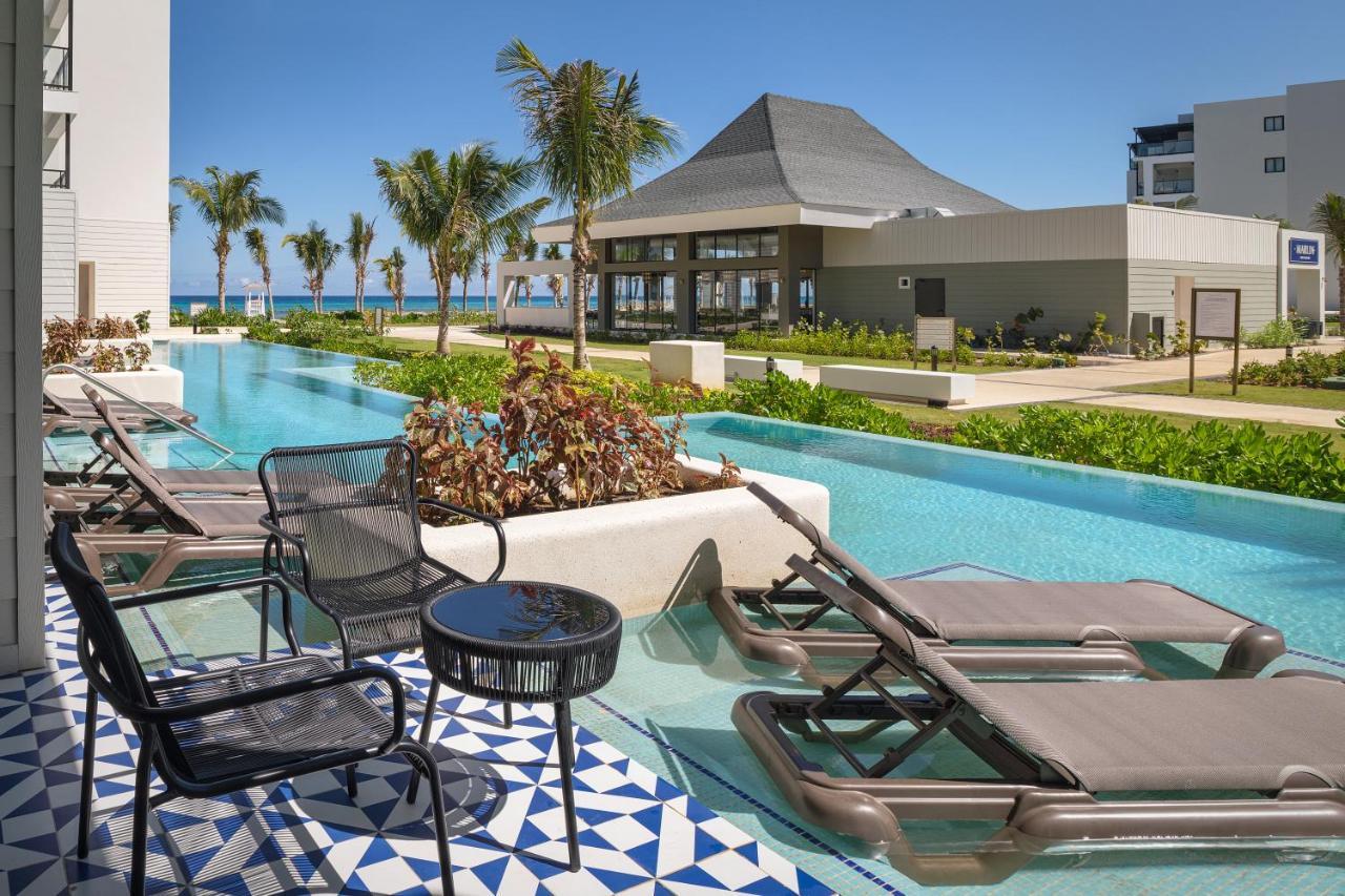 Ocean Eden Bay (Adults Only) Otel Spring Rises Dış mekan fotoğraf The pool at the Hard Rock Hotel in Cancun