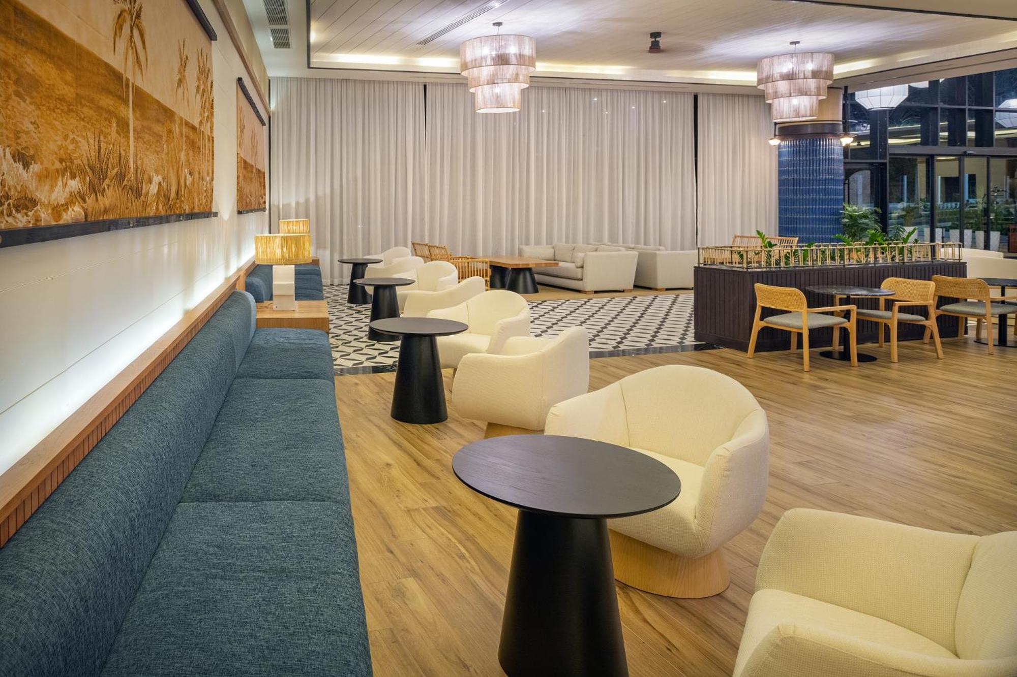 Ocean Eden Bay (Adults Only) Otel Spring Rises Dış mekan fotoğraf The lounge at the airport