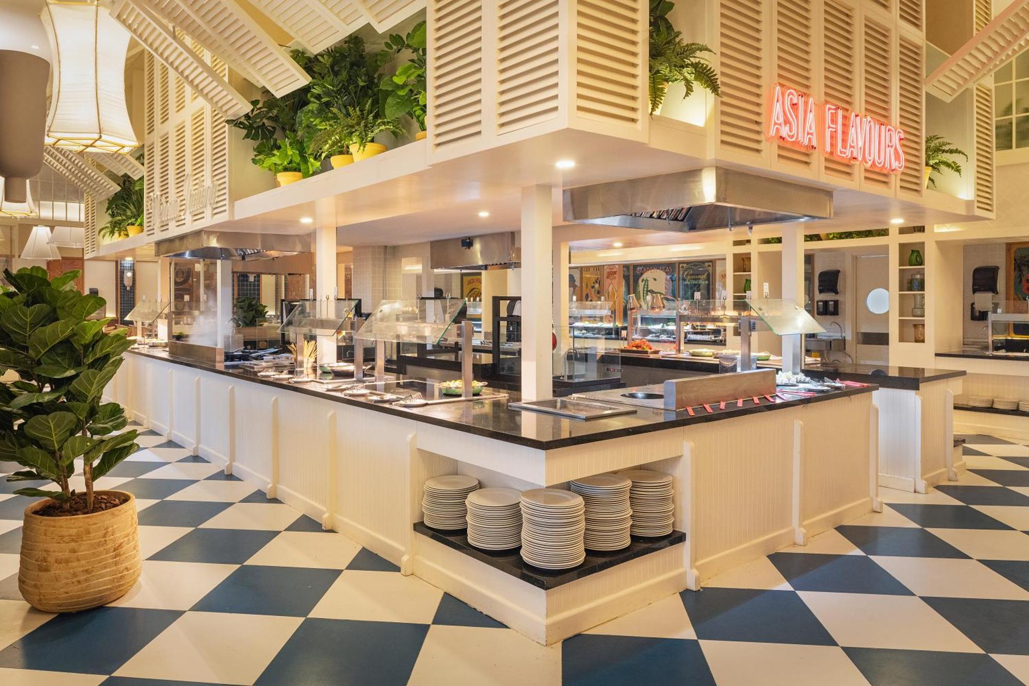 Ocean Eden Bay (Adults Only) Otel Spring Rises Dış mekan fotoğraf The buffet at the restaurant