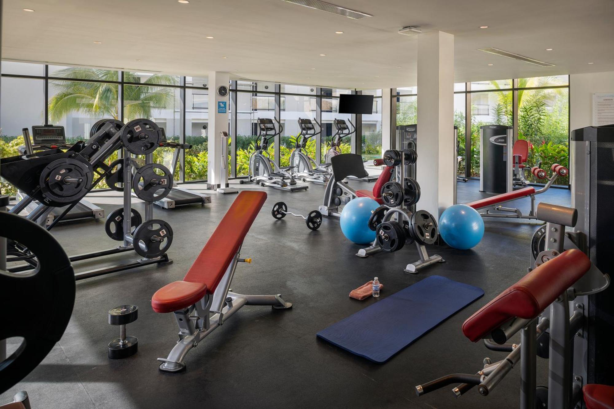 Ocean Eden Bay (Adults Only) Otel Spring Rises Dış mekan fotoğraf The gym at the hotel